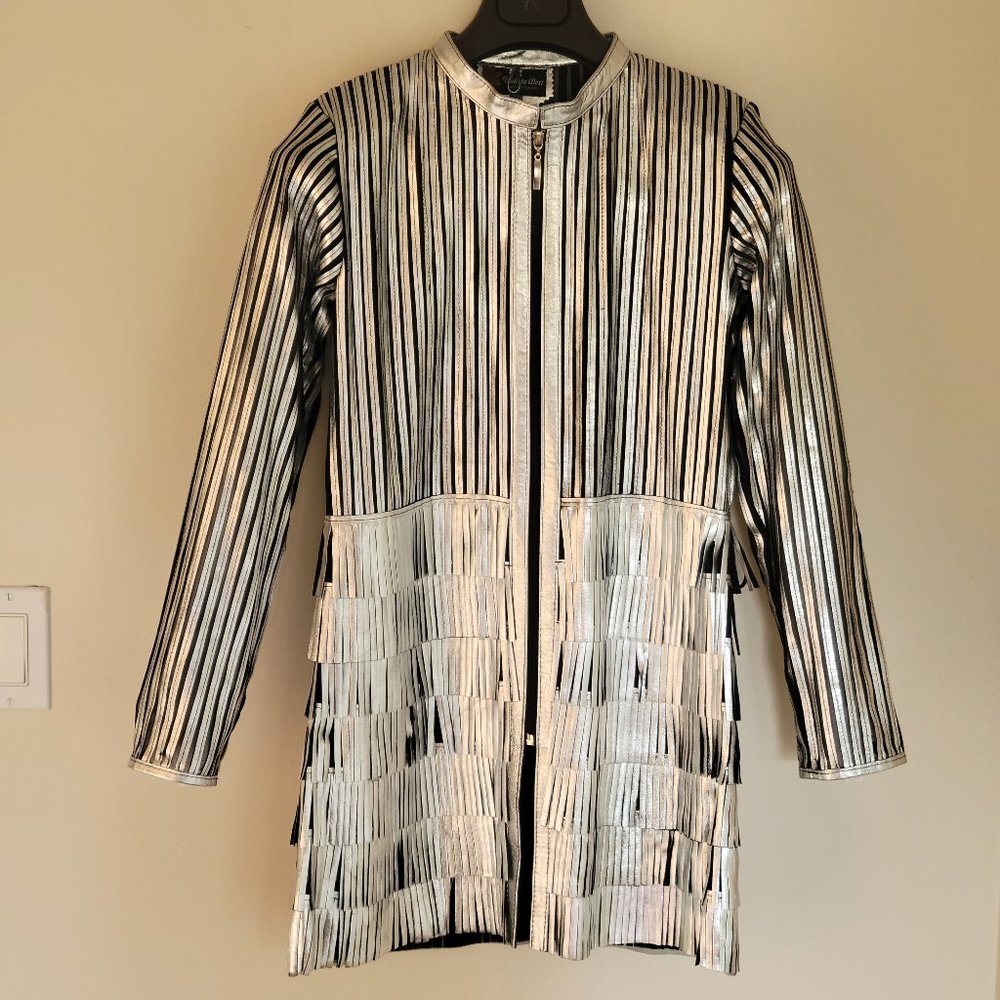 Dakota West Leather Ladies Jacket. Silver Colored Metallic. Fringed. MEDIUM.31"L